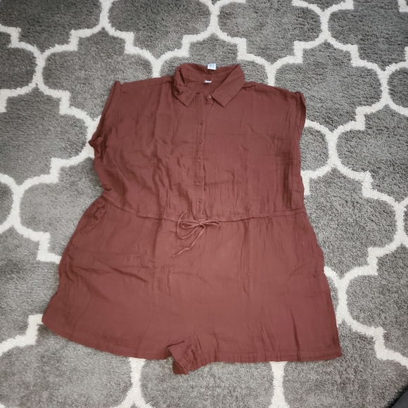 Waist-Defined Crinkle Gauze Romper -- 3-inch inseam - Picture 3 of 7